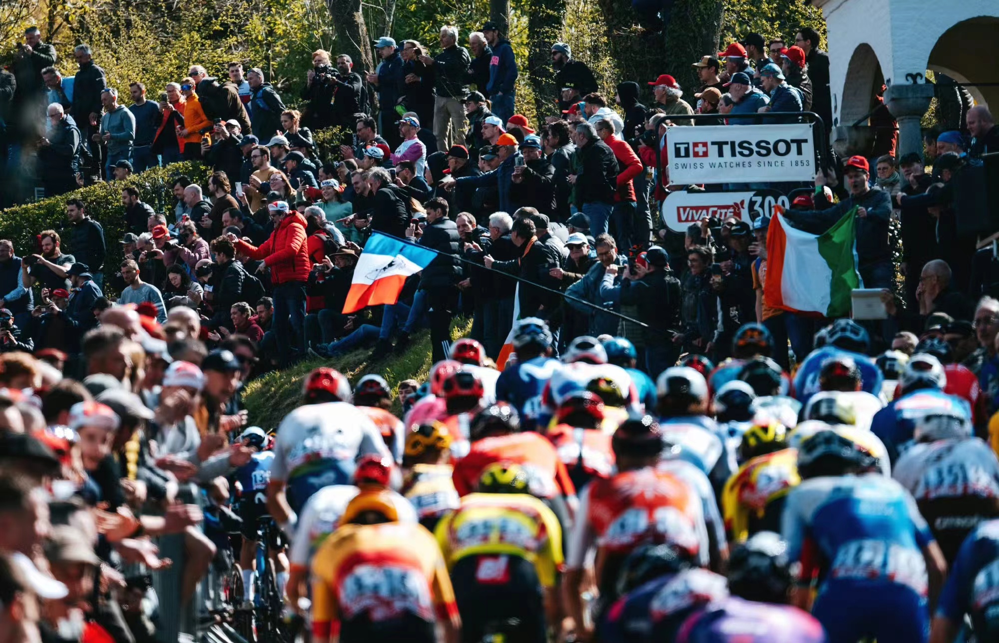 Sfide e trionfi, la battaglia per restare al caldo al Giro di Vallonia 2024